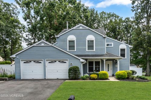 21 Concord Cir, Howell, NJ, 07731-1557 | Card Image