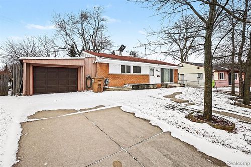 672 Linda Vista Dr, Pontiac, MI, 48342-1650 | Card Image