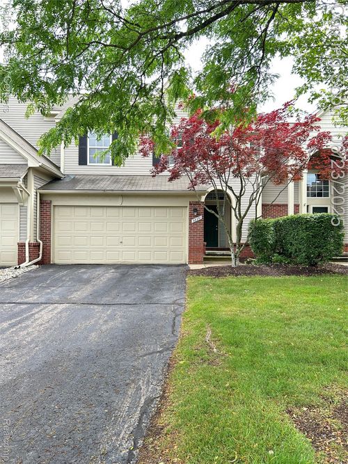 38251 Saratoga Cir, Farmington Hills, MI, 48331-3706 | Card Image