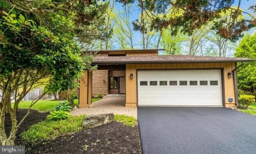 5222 Bradfield Dr, BURKE, VA, 22015-1614 | Card Image