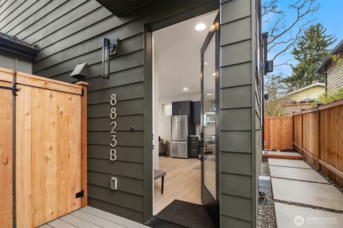 b-8823 Ashworth Ave N, Seattle, WA, 98103-4022 | Card Image