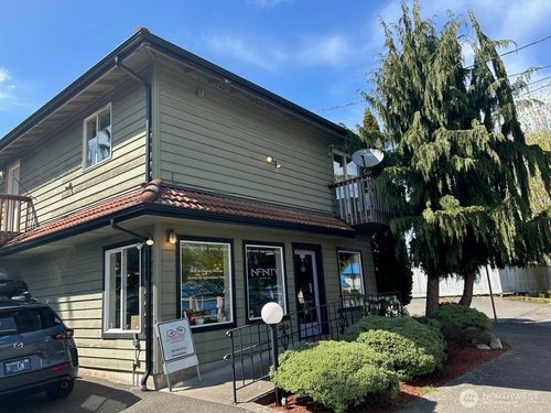 428 Pine Ave, Snohomish, WA, 98290-3305 | Card Image