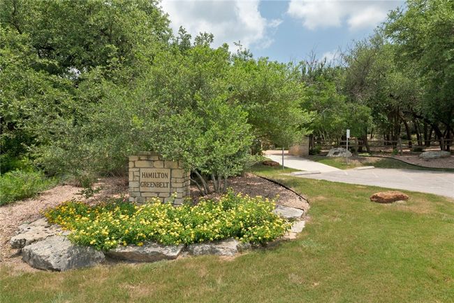 Take Fido for a scenic walk along the trails of the Hamilton Greenbelt. | Image 27