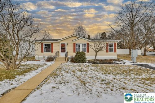 17 Canterbury Ct, Forks Twp, PA, 18040-8360 | Card Image