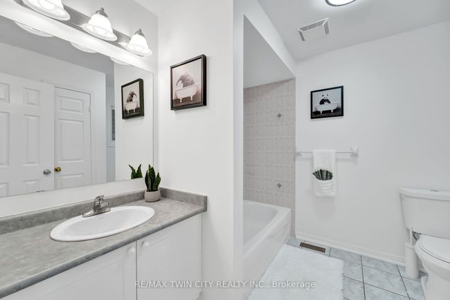 132 Kirkland Pl, House attached with 3 bedrooms, 3 bathrooms and 2 parking in Whitby ON | Image 17