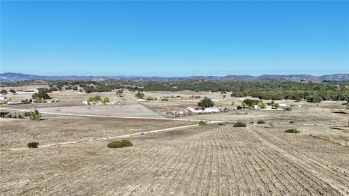 75200 Interlake Rd, Bradley, CA, 93426-9447 | Card Image