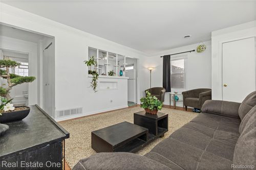 6141 Harrison St, Garden City, MI, 48135-2557 | Card Image