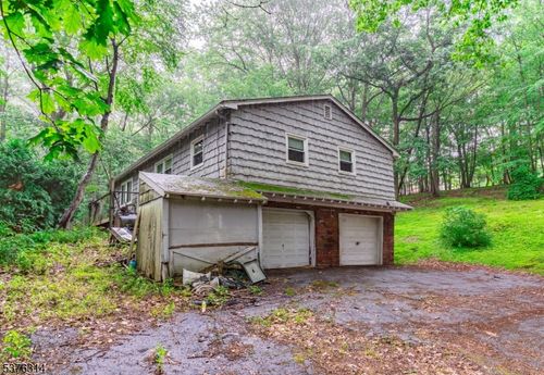 192 Beacon Hill Rd, Califon, NJ, 07830-3518 | Card Image