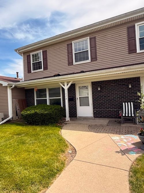 e-1302 Kingsbury Dr, Hanover Park, IL, 60133-2524 | Card Image