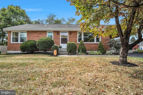 21 Oakshire Dr, HUMMELSTOWN, PA, 17036-9381 | Card Image
