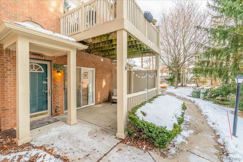 204 Marigold Cir, Westland, MI, 48185-9632 | Card Image