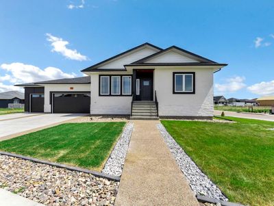 33 Dunes Way, House detached with 5 bedrooms, 3 bathrooms and 6 parking in Desert Blume AB | Image 2