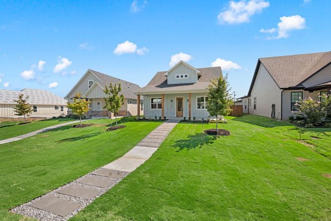 207 W 7 Th St, House other with 4 bedrooms, 3 bathrooms and null parking in Justin TX | Image 4