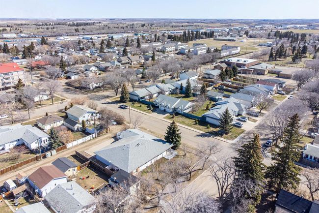 4802 46 Street, Home with 2 bedrooms, 1 bathrooms and 2 parking in Lloydminster SK | Image 30