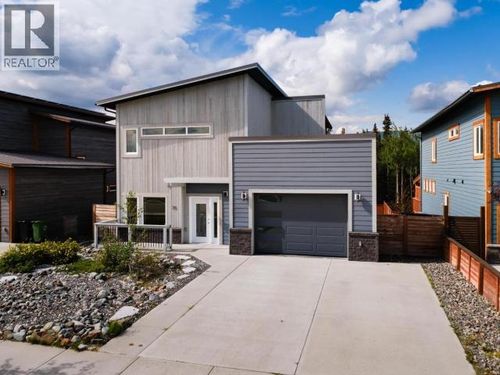 30 Iskoot Cres, Whitehorse, YT, Y1A0P5 | Card Image