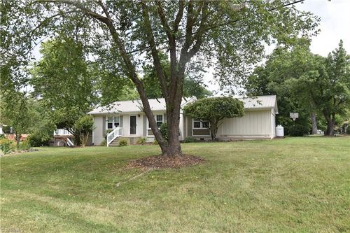 127 Elizabeth Dr, Thomasville, NC, 27360-7133 | Card Image