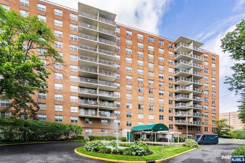 301 Beech St, Hackensack, NJ, 07601-2114 | Card Image