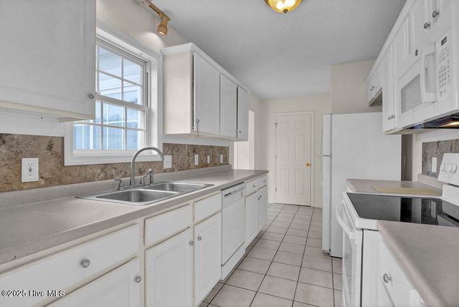 1372 E Boiling Spring Rd, House other with 3 bedrooms, 2 bathrooms and null parking in Southport NC | Image 10