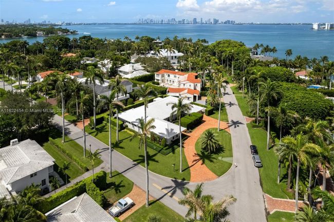 55 Lagorce Cir, House other with 4 bedrooms, 5 bathrooms and null parking in Miami Beach FL | Image 3