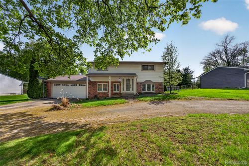 2260 Shankin Dr, Wolverine Lake, MI, 48390-2455 | Card Image