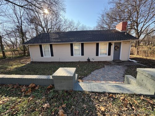 120 E Wall St, Disney, OK, 74340-7700 | Card Image