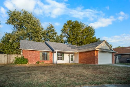 1015 N 26th St, Rogers, AR, 72756-2088 | Card Image