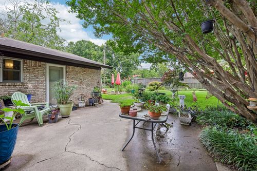 7452 Meadowcrest Dr, Fort Worth, TX, 76112-5904 | Card Image