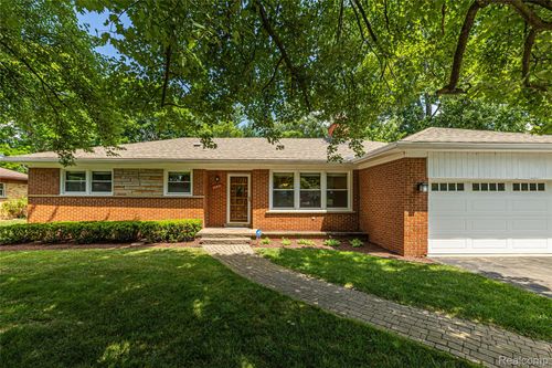 31671 Nixon St, Beverly Hills, MI, 48025-4043 | Card Image