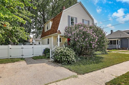 15 Wollaston St, Cranston, RI, 02910-2727 | Card Image