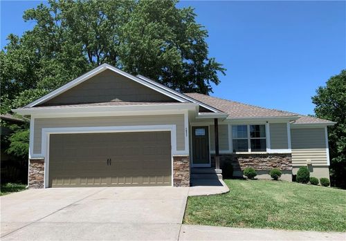 1311 Country Club Dr, Pleasant Hill, MO, 64080-1552 | Card Image