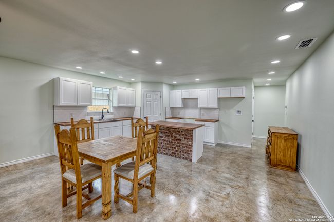 703 W Cargile St, House other with 3 bedrooms, 2 bathrooms and null parking in Uvalde TX | Image 6