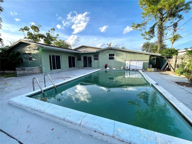 230 Ne 175 Th Ter, House other with 3 bedrooms, 2 bathrooms and null parking in North Miami Beach FL | Image 20