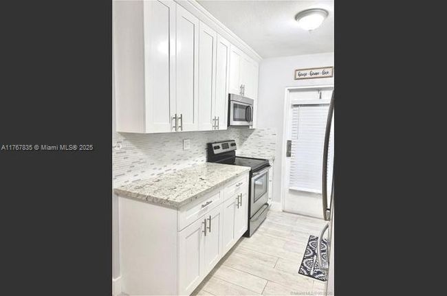 APT-102 - 81 Edgewater Dr, Condo with 1 bedrooms, 1 bathrooms and null parking in Coral Gables FL | Image 4