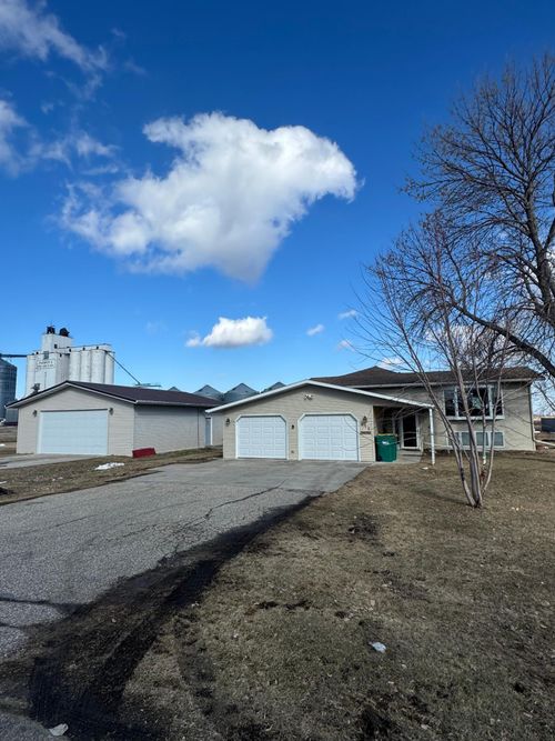915 Bennett Ave, Portland, ND, 58274-4037 | Card Image