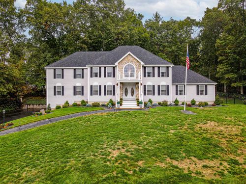 7 Lyons Way, Pelham, NH, 03076-5202 | Card Image