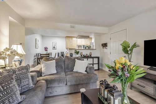 1293 Lakeview Cir, Pittsburg, CA, 94565 | Card Image