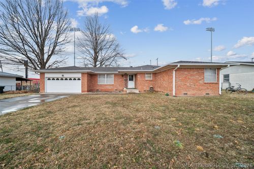 320 E 17th St, Claremore, OK, 74017-3108 | Card Image