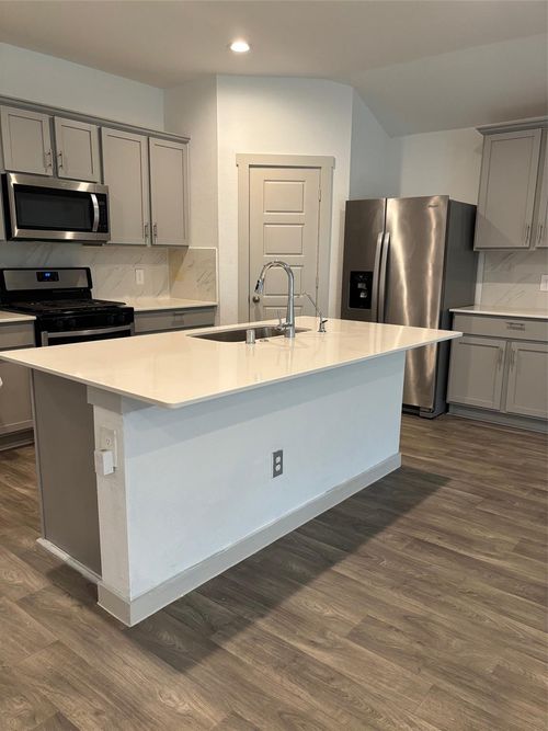 1715 Plantation Pl, Baytown, TX, 77523-2034 | Card Image