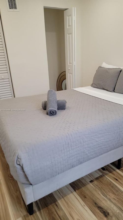 4-2820 Sw 13th St, Miami, FL, 33145-1124 | Card Image