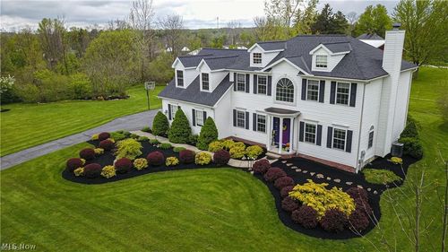 10055 Locust Grove Dr, Chardon, OH, 44024-8857 | Card Image