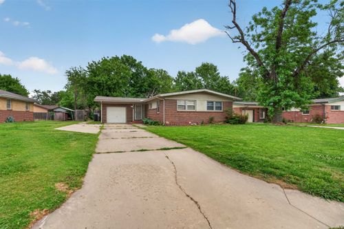 830 Anita Dr, Haysville, KS, 67060-1128 | Card Image