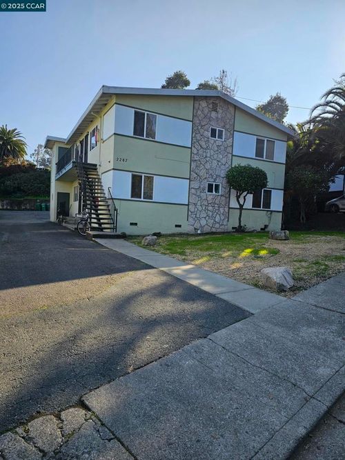 2287 Cuadra Ct, Pinole, CA, 94564-1637 | Card Image