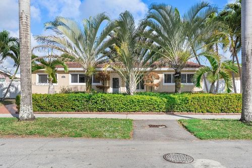2475 Ne 214th St, Miami, FL, 33180-1049 | Card Image