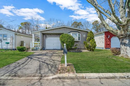 191 Village Circle W, Brookhaven, NY, 11949 | Card Image