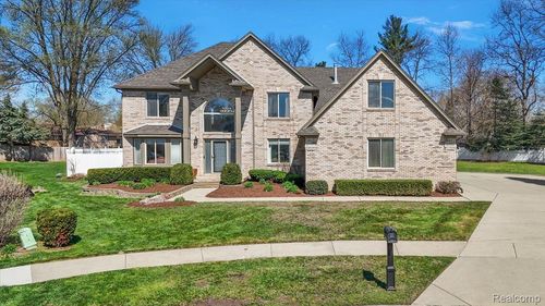 49931 Shelby Creek Dr, Shelby Township, MI, 48317-1826 | Card Image