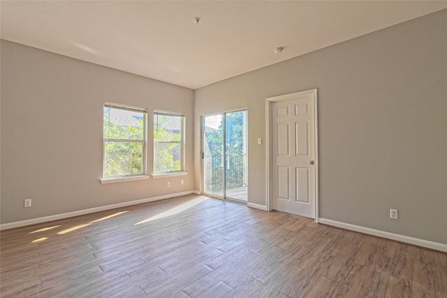 Spare room with plenty of natural light, wood finished floors, and a smoke detector | Image 12
