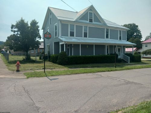 49 W Lincoln St, Buckhannon, WV, 26201-2157 | Card Image