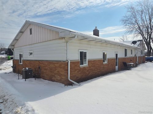 5016 S Old Us Highway 23, Brighton, MI, 48114-7525 | Card Image