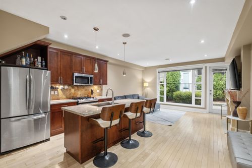 1620 St Andrews Ave, North Vancouver, BC, V7L3L6 | Card Image