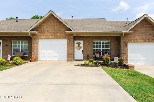 2715 Waters Place Dr, Maryville, TN, 37803-5305 | Card Image